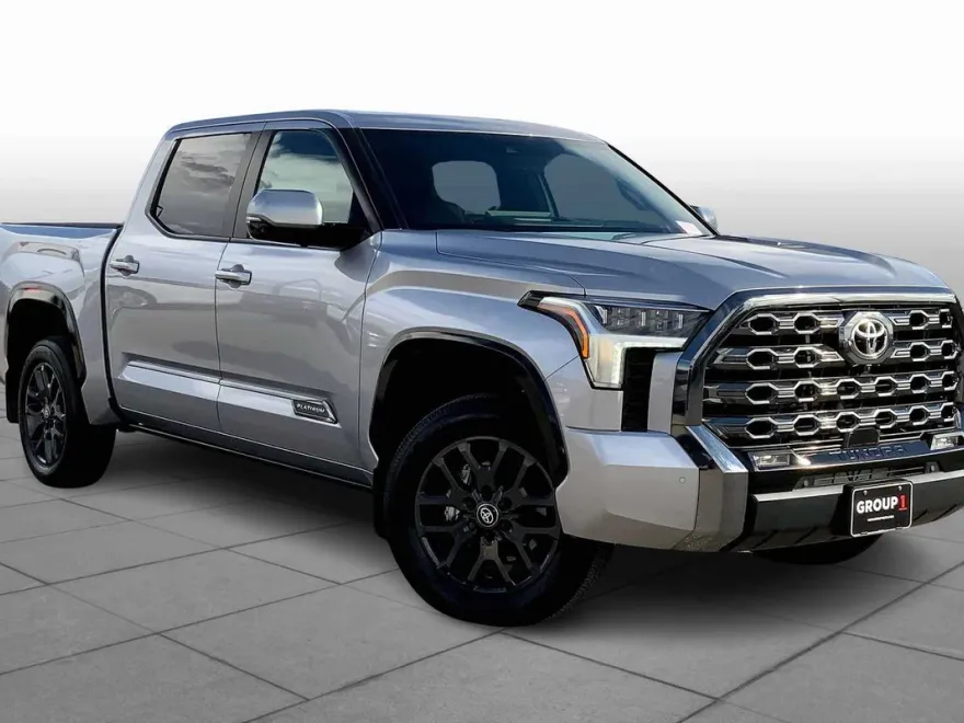 2025 Toyota Tundra Platinum CrewMax photo 1