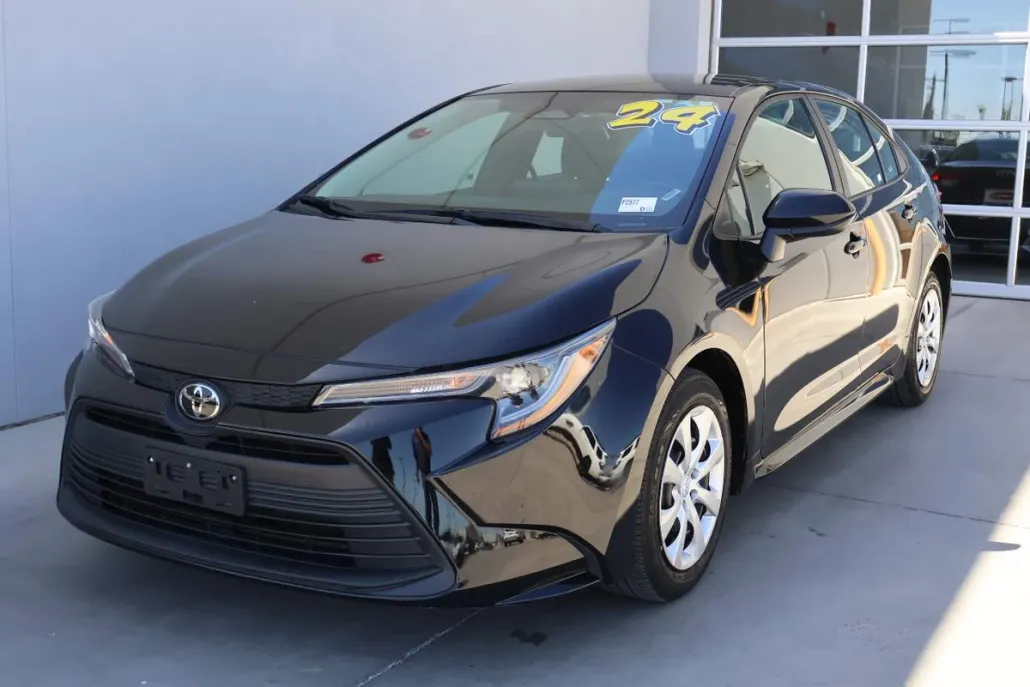 2024 Toyota Corolla LE photo 1