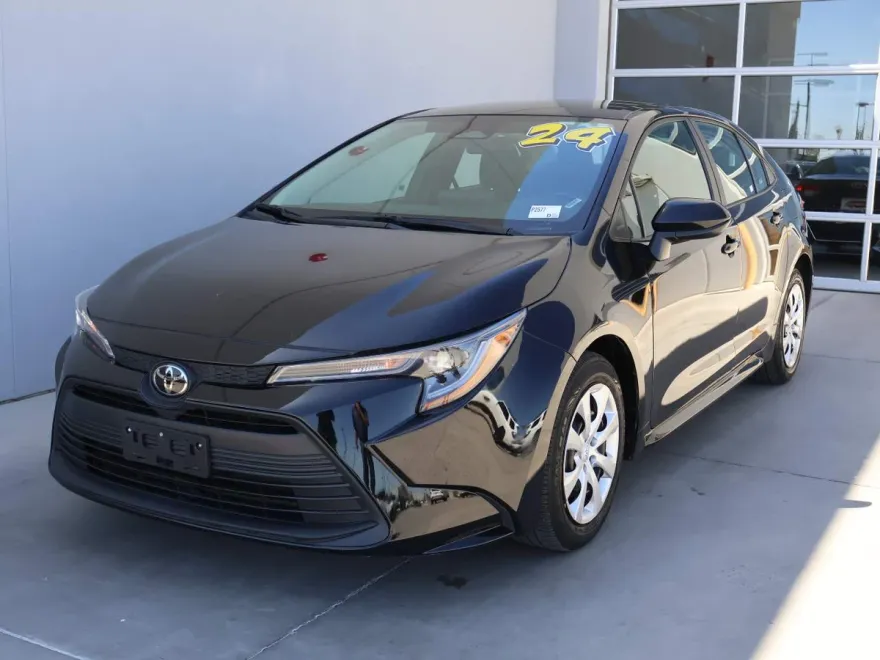 2024 Toyota Corolla LE photo 1