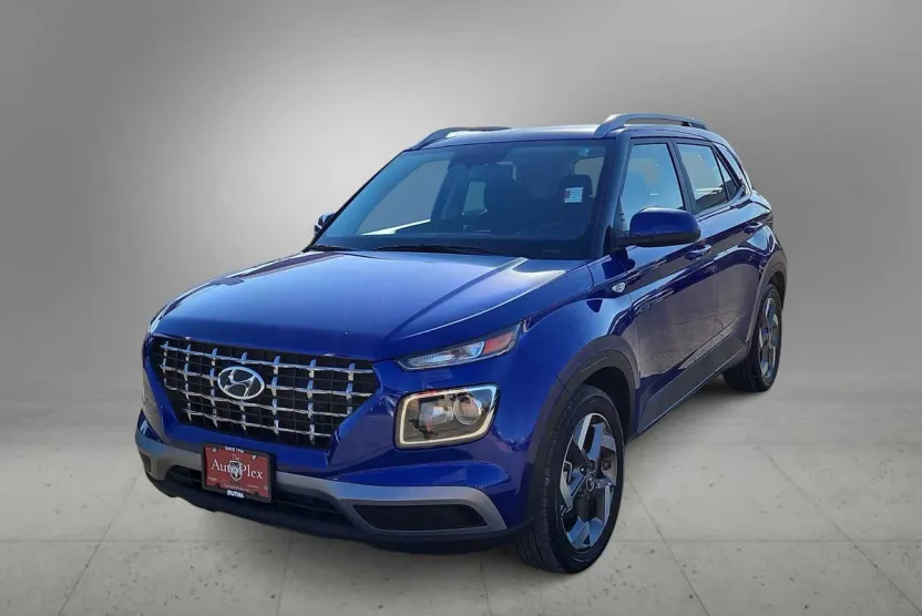 2025 Hyundai Venue SEL photo 1