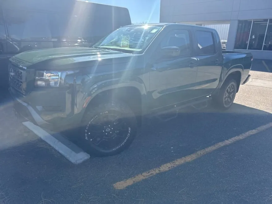 2022 Nissan Frontier Crew Cab SV photo 1