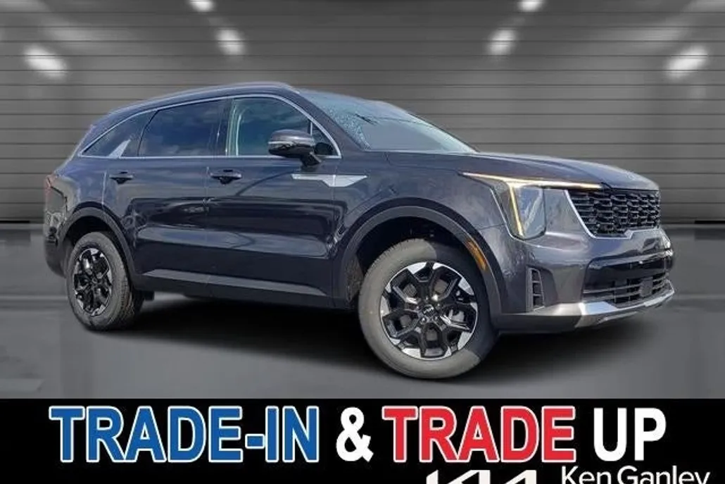2025 Kia Sorento S photo 1