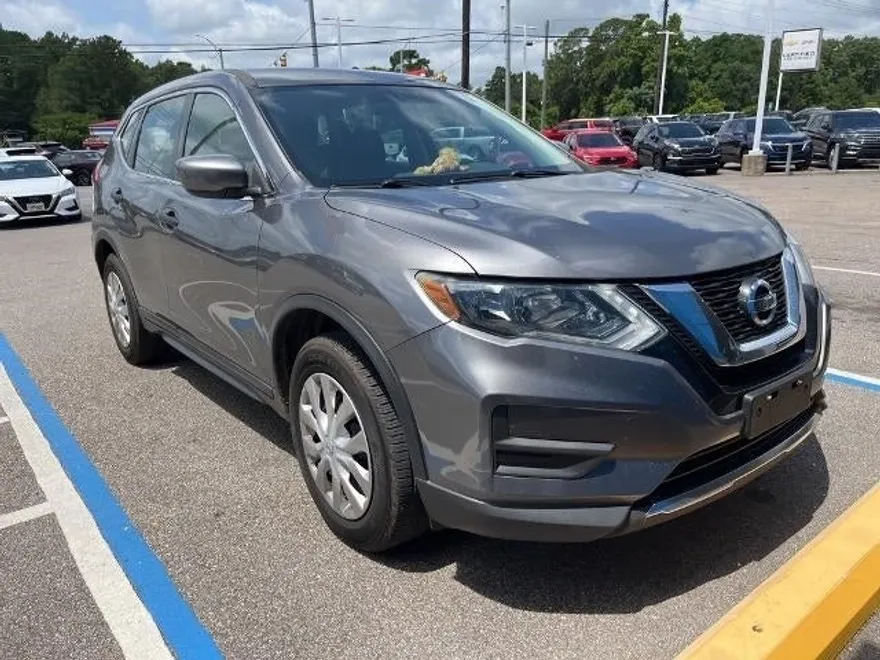 2017 Nissan Rogue S photo 1