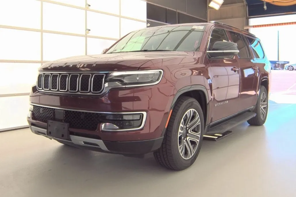 2023 Jeep Wagoneer L Series II photo 1