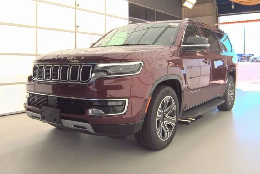 2023 Jeep Wagoneer L Series II photo 1