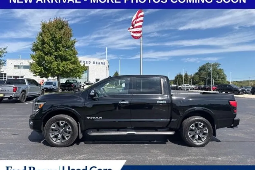 2021 Nissan Titan Platinum Reserve Crew Cab photo 1