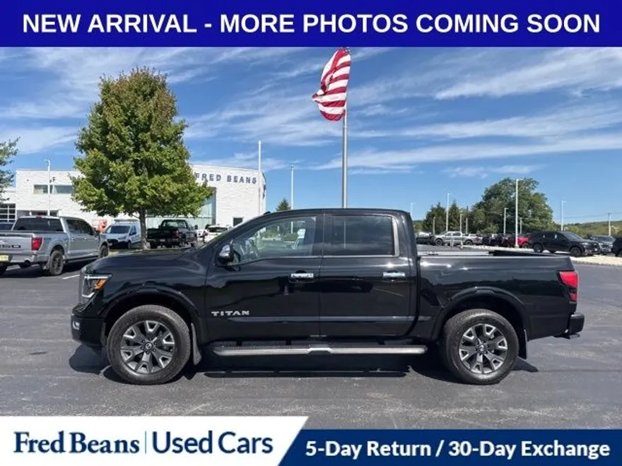 2021 Nissan Titan Platinum Reserve Crew Cab photo 1