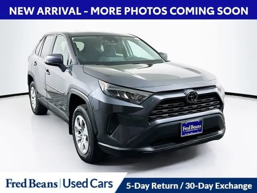 2022 Toyota RAV4 LE photo 1