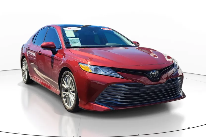 2020 Toyota Camry XLE photo 1