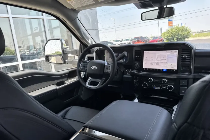 2025 Ford F-350 Lariat photo 1