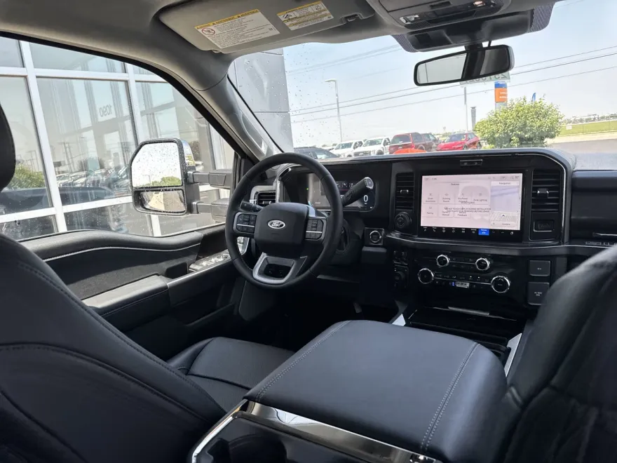 2025 Ford F-350 Lariat photo 1