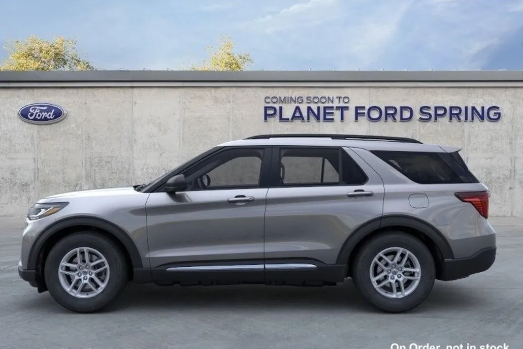 2026 Ford Explorer photo 1