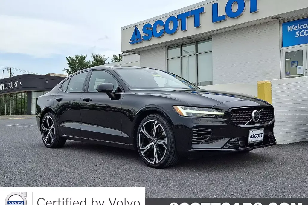 2023 Volvo S60 Recharge T8 Plus photo 1