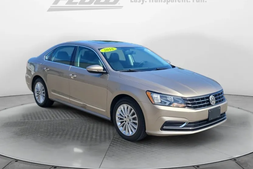 2016 Volkswagen Passat SE photo 1