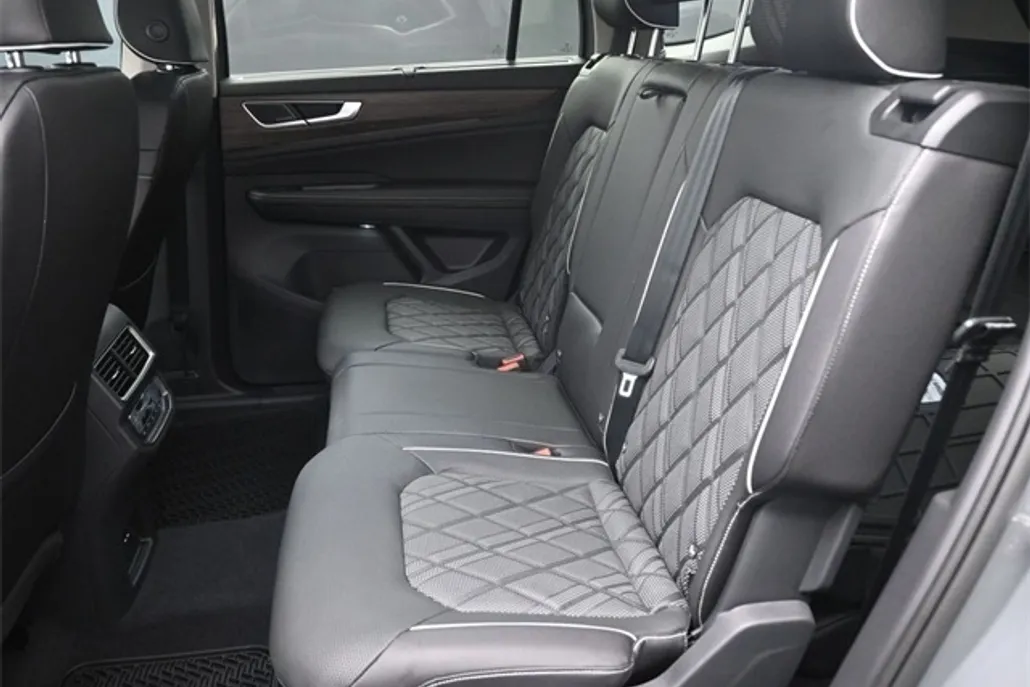 2025 Volkswagen Atlas SEL Premium R-Line photo 1