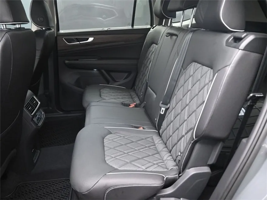 2025 Volkswagen Atlas SEL Premium R-Line photo 1