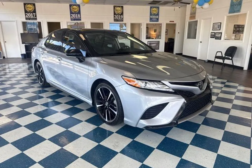 2020 Toyota Camry XSE photo 1