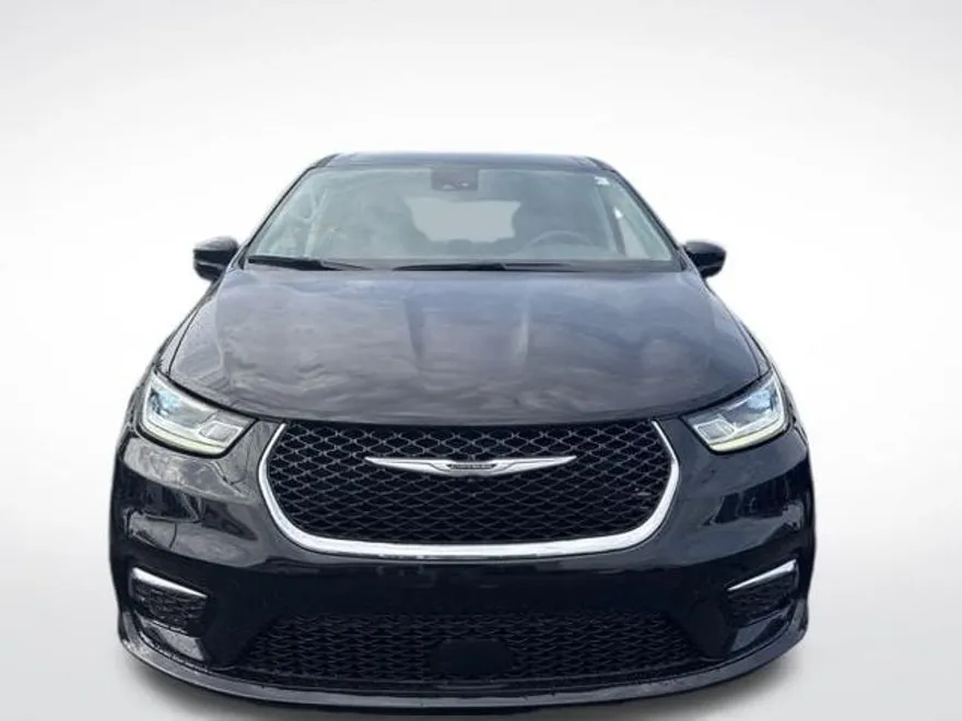 2024 Chrysler Pacifica Touring L photo 1