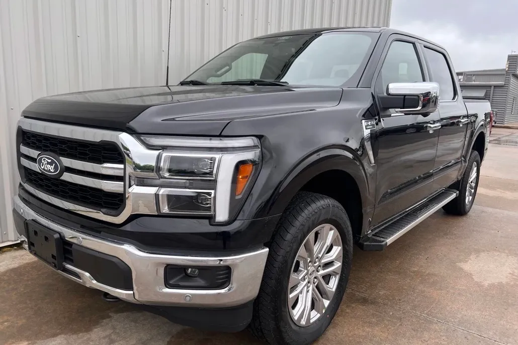 2025 Ford F-150 Lariat photo 1
