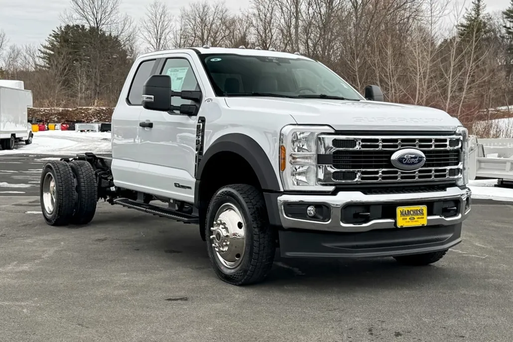 2025 Ford F-550 photo 1