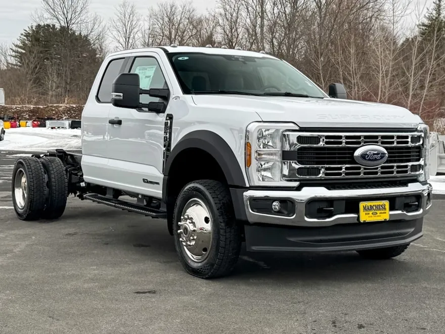 2025 Ford F-550 photo 1