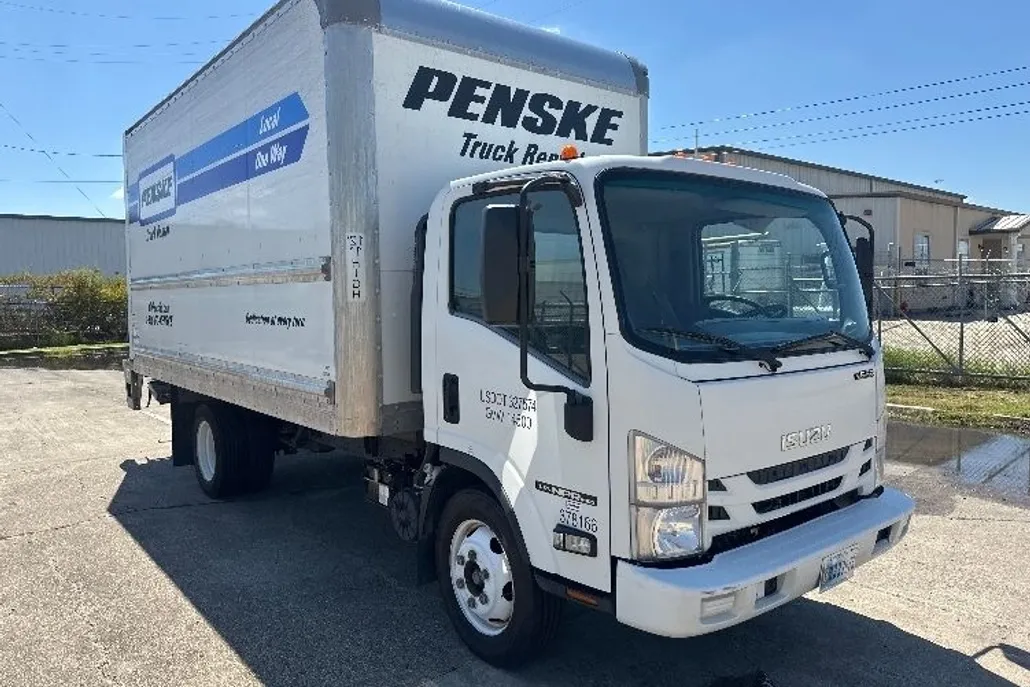 2020 Isuzu NPR photo 1