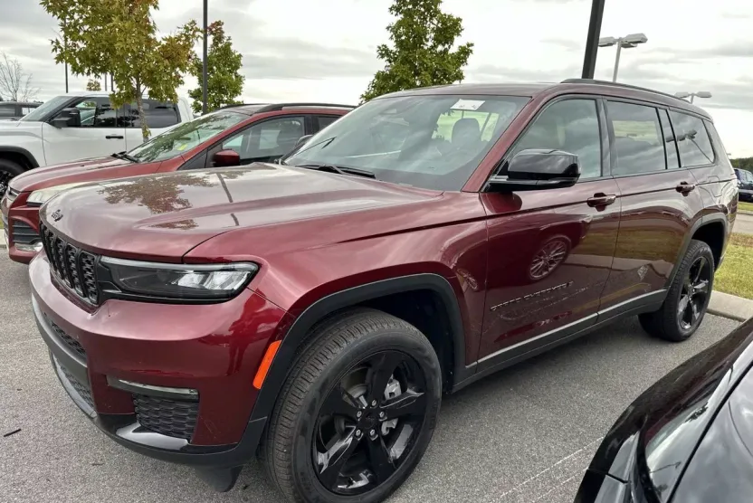 2024 Jeep Grand Cherokee Limited photo 1