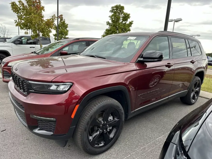 2024 Jeep Grand Cherokee Limited photo 1
