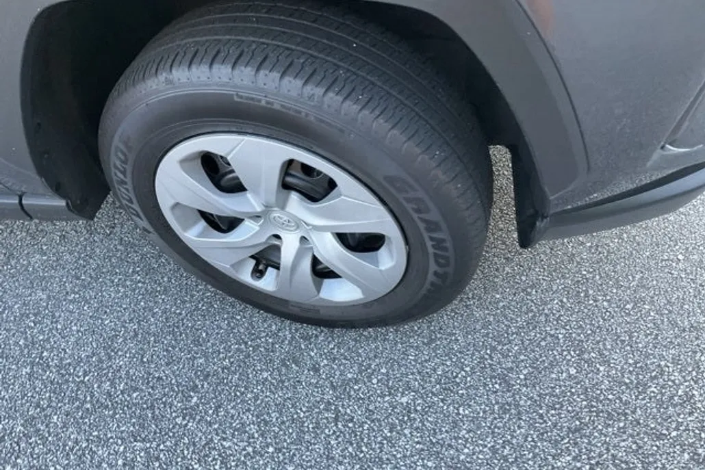 2024 Toyota RAV4 LE photo 1