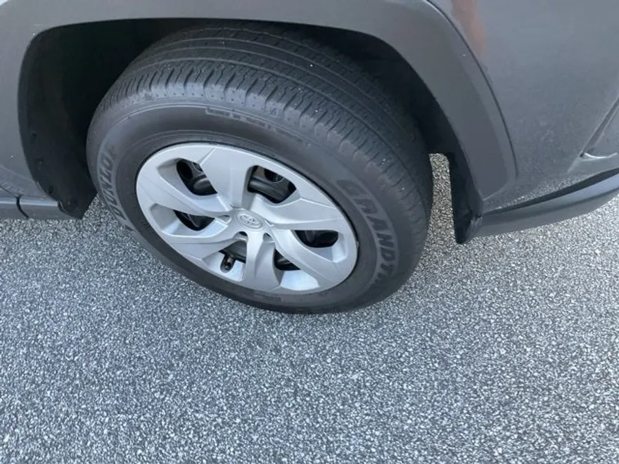 2024 Toyota RAV4 LE photo 1