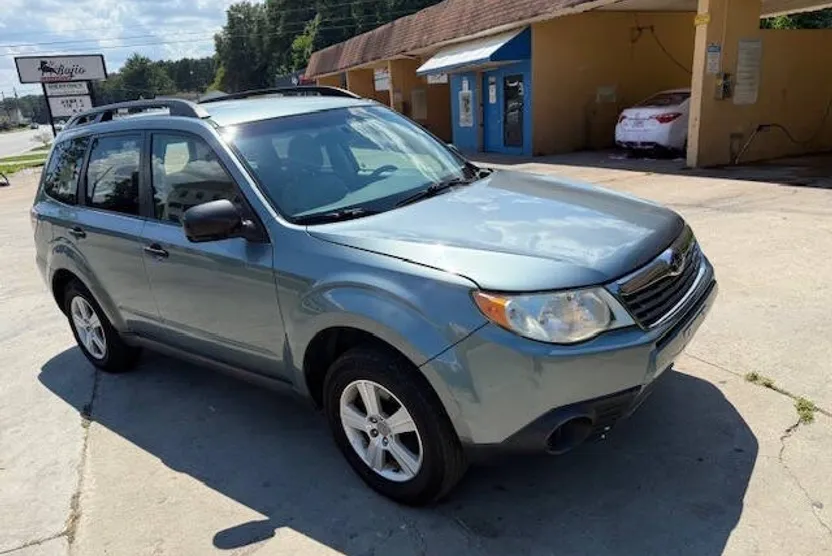 2010 Subaru Forester 2.5X photo 1