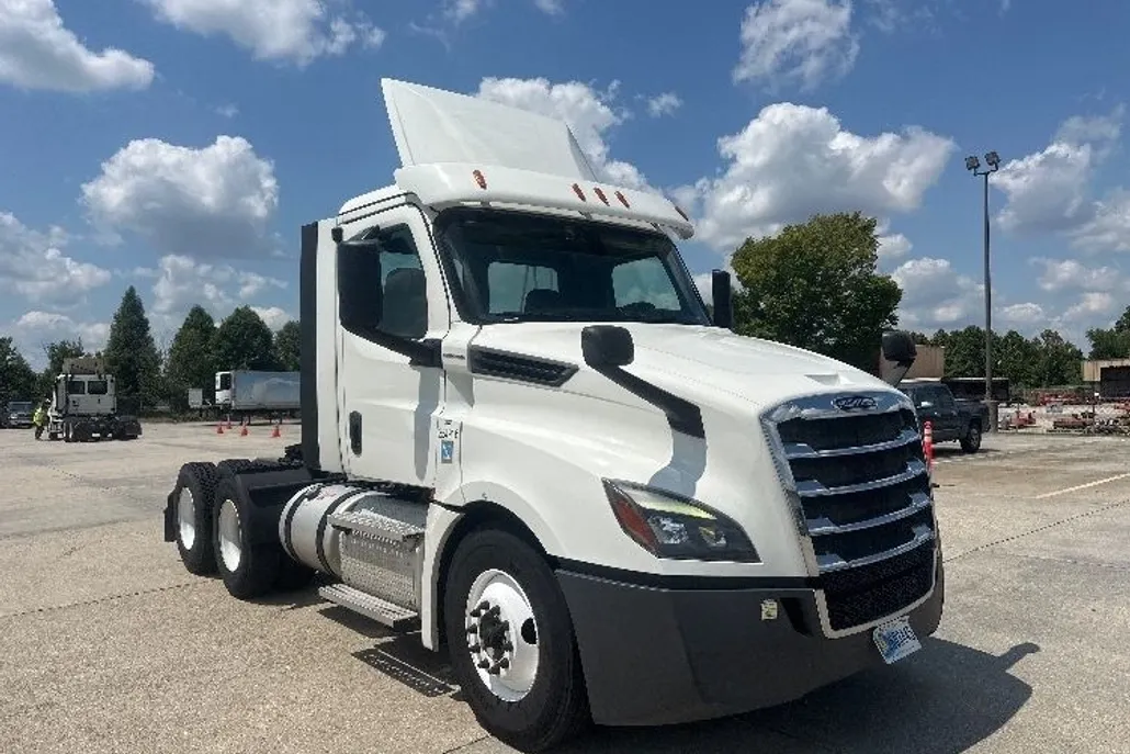 2020 Freightliner Cascadia 126" Day cab photo 1