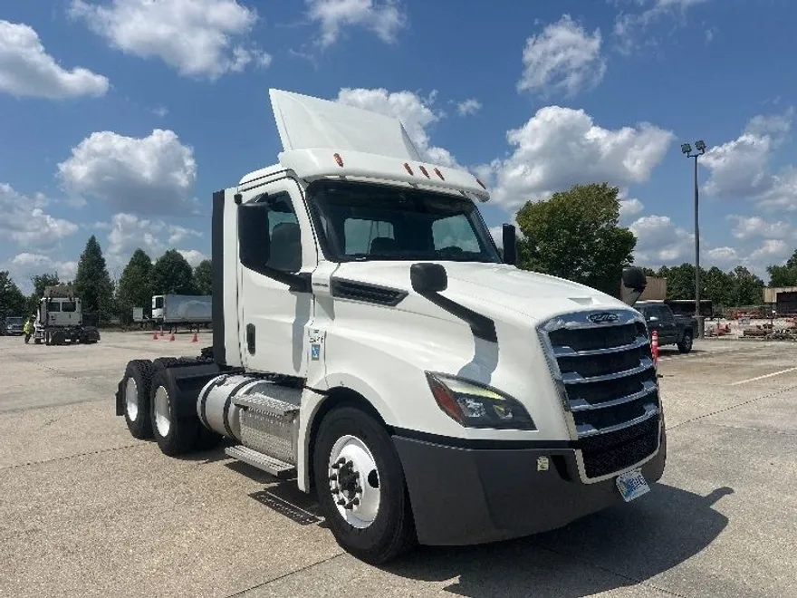 2020 Freightliner Cascadia 126" Day cab photo 1
