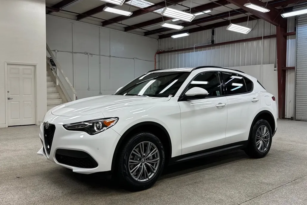 2022 Alfa Romeo Stelvio Sprint photo 1