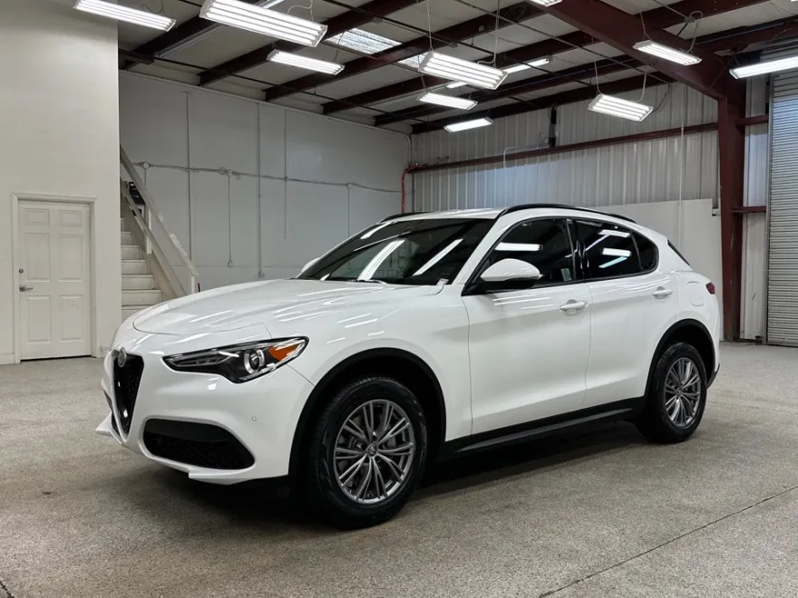 2022 Alfa Romeo Stelvio Sprint photo 1