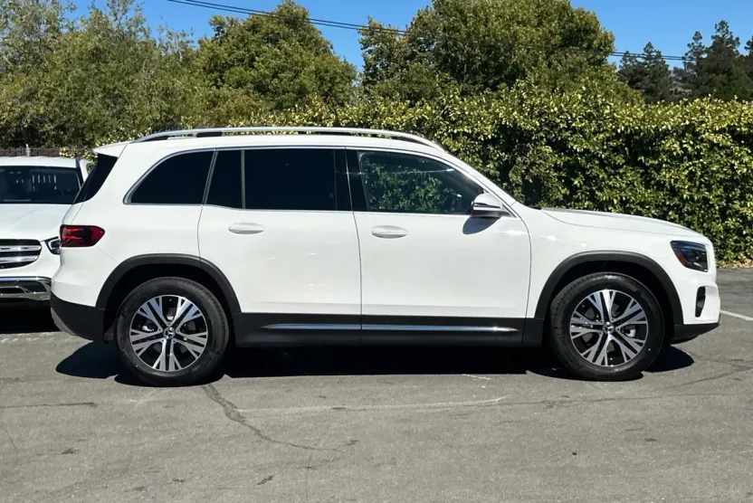 2026 Mercedes Benz GLB 250 photo 1