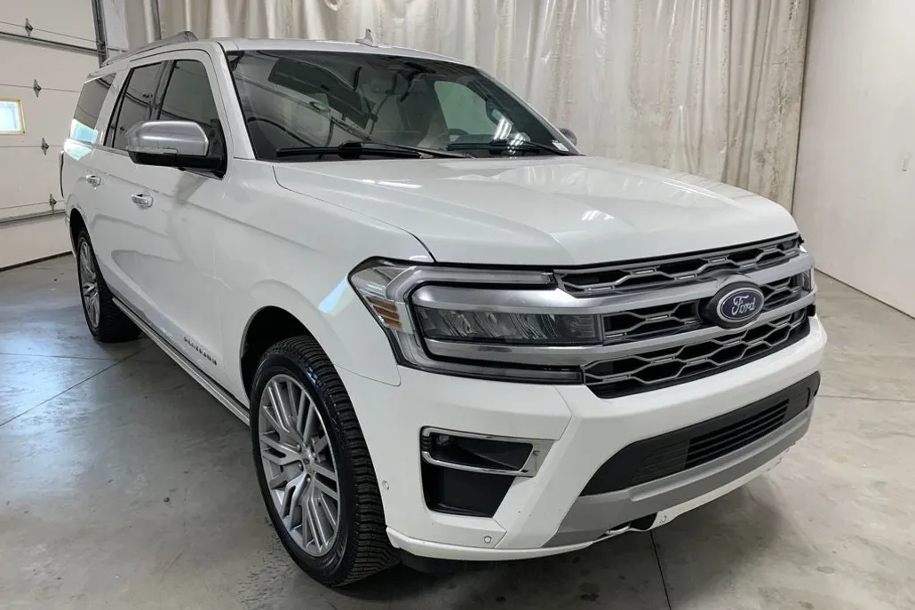 2022 Ford Expedition MAX Platinum photo 1