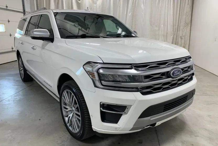 2022 Ford Expedition MAX Platinum photo 1
