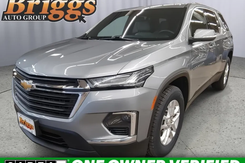 2023 Chevrolet Traverse LS photo 1