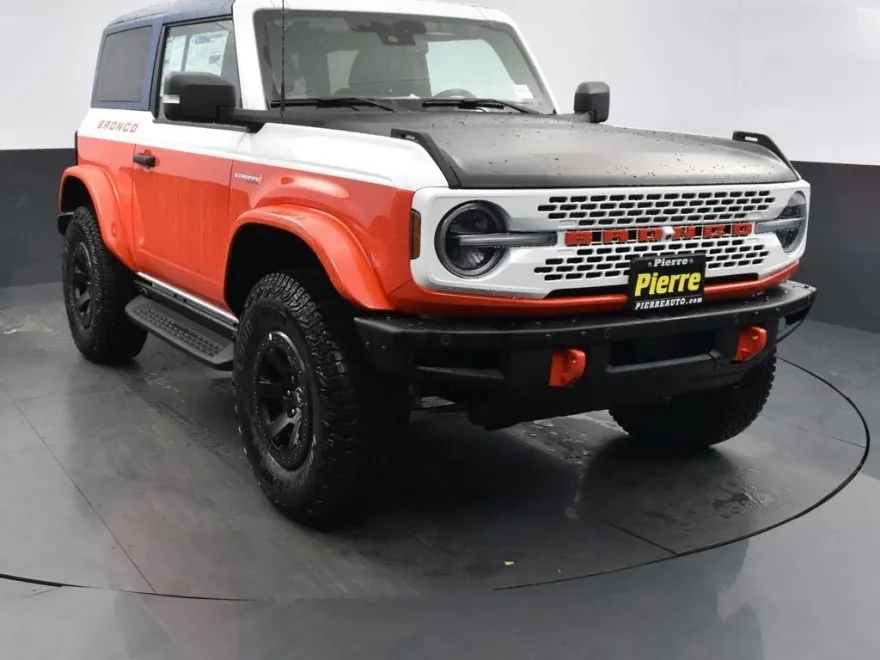 2025 Ford Bronco First Edition photo 1