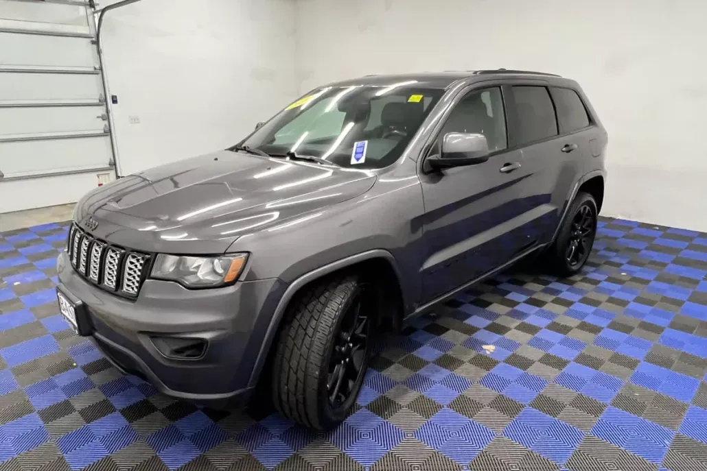 2017 Jeep Grand Cherokee Altitude photo 1