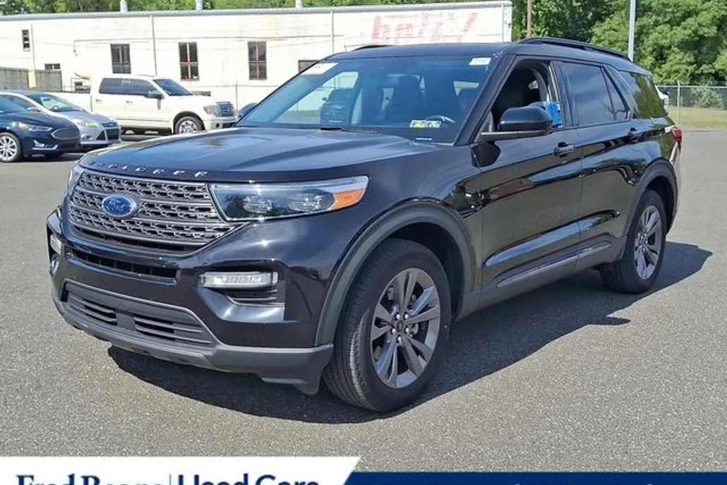 2022 Ford Explorer XLT photo 1