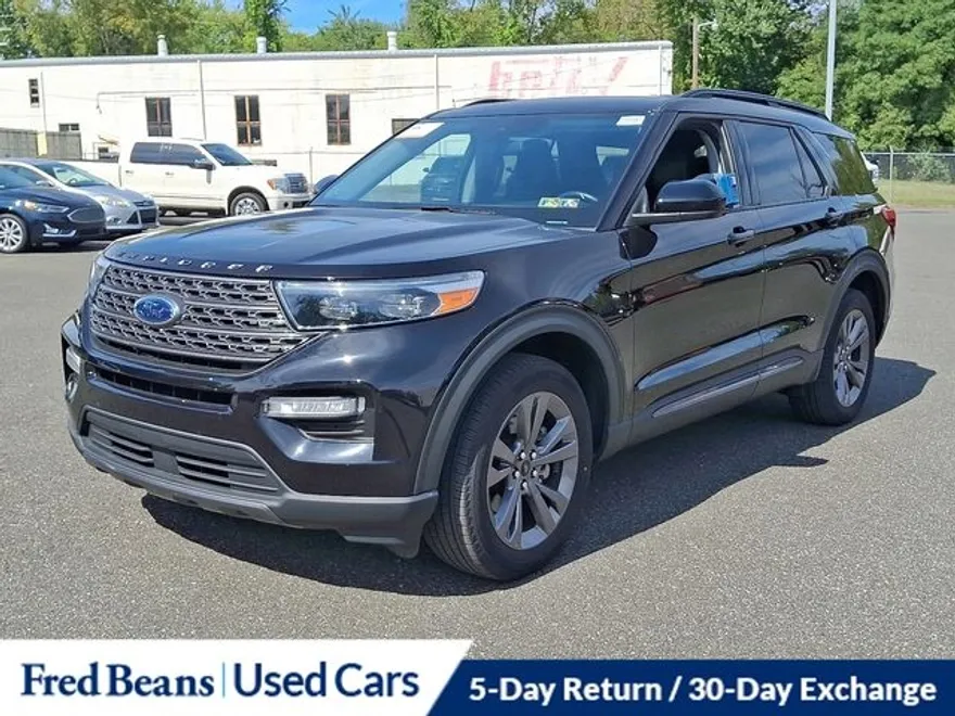2022 Ford Explorer XLT photo 1