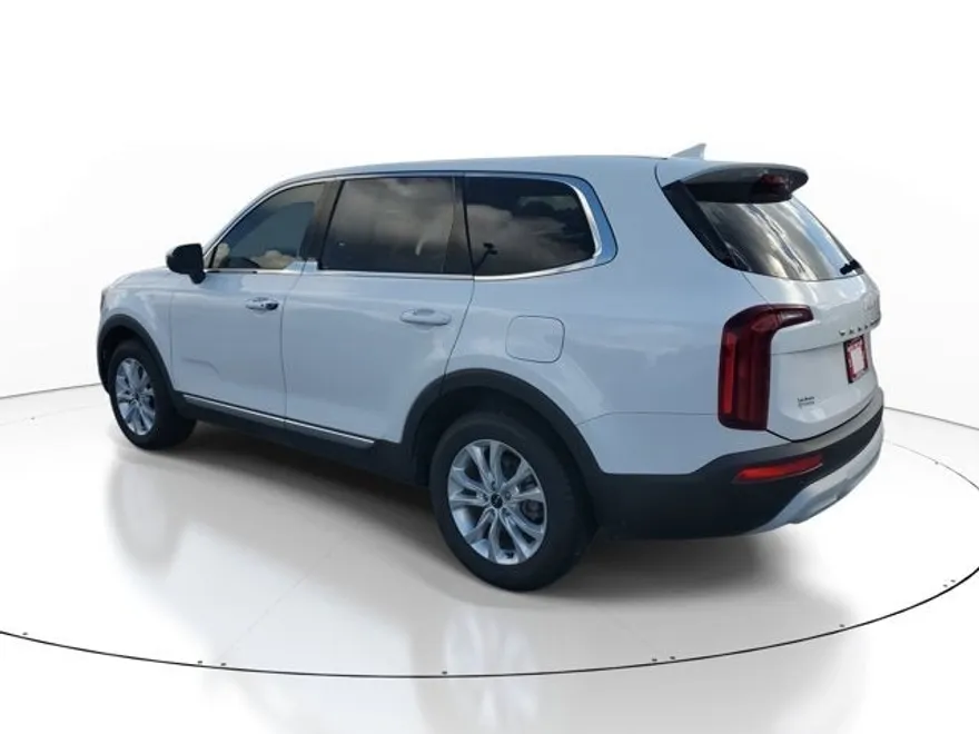2022 Kia Telluride LX photo 1