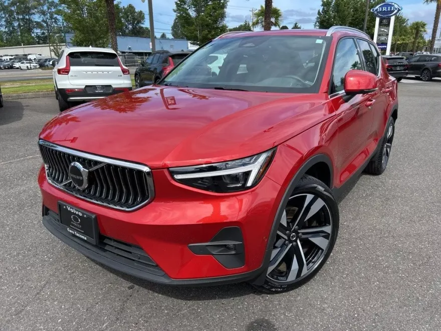 2024 Volvo XC40 Plus photo 1