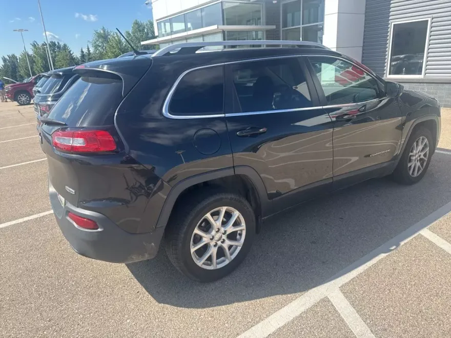 2016 Jeep Cherokee Latitude photo 1