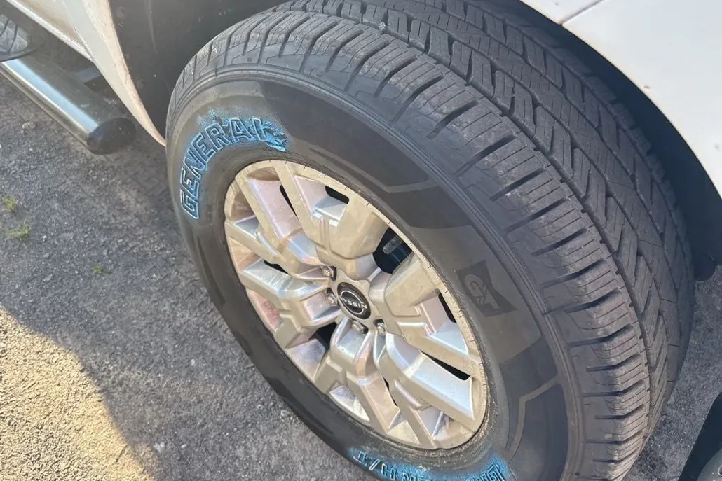 2023 Nissan Frontier SV photo 1