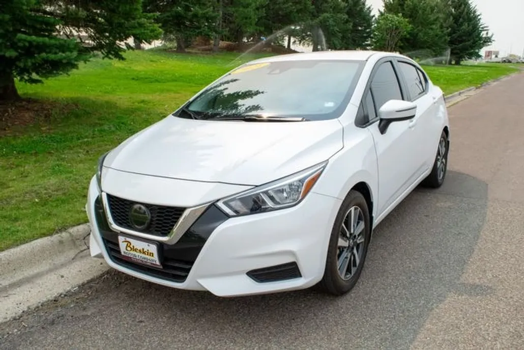 2021 Nissan Versa SV photo 1