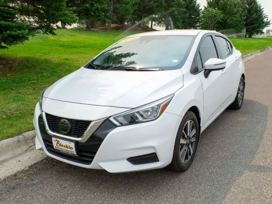 2021 Nissan Versa SV photo 1