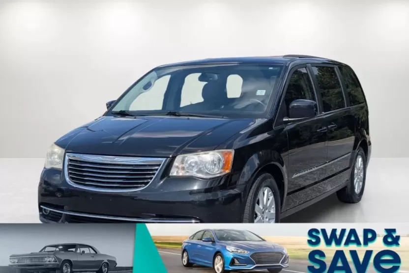 2012 Chrysler Town & Country Touring photo 1